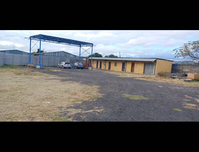 1,939M² WAREHOUSE FOR SALE IN TLHABANE